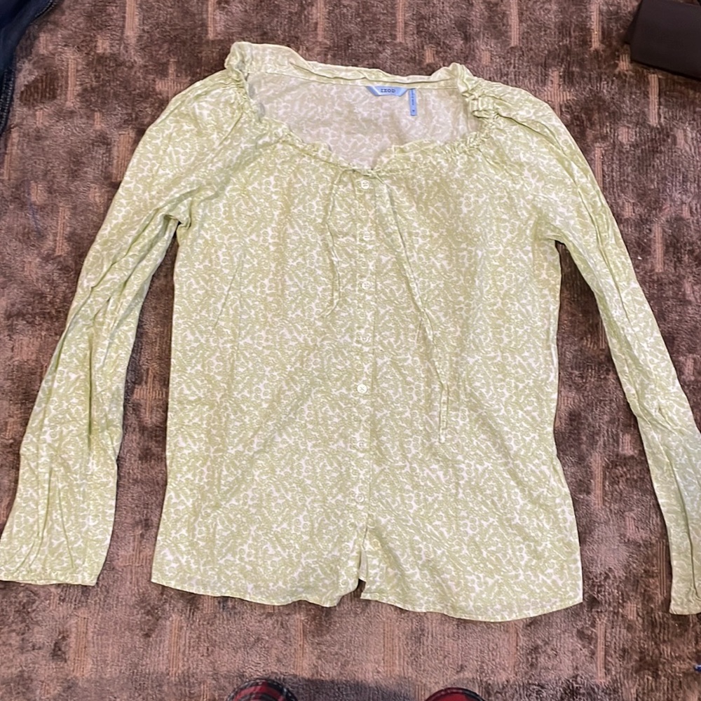 Women’s Izod floral green and white top